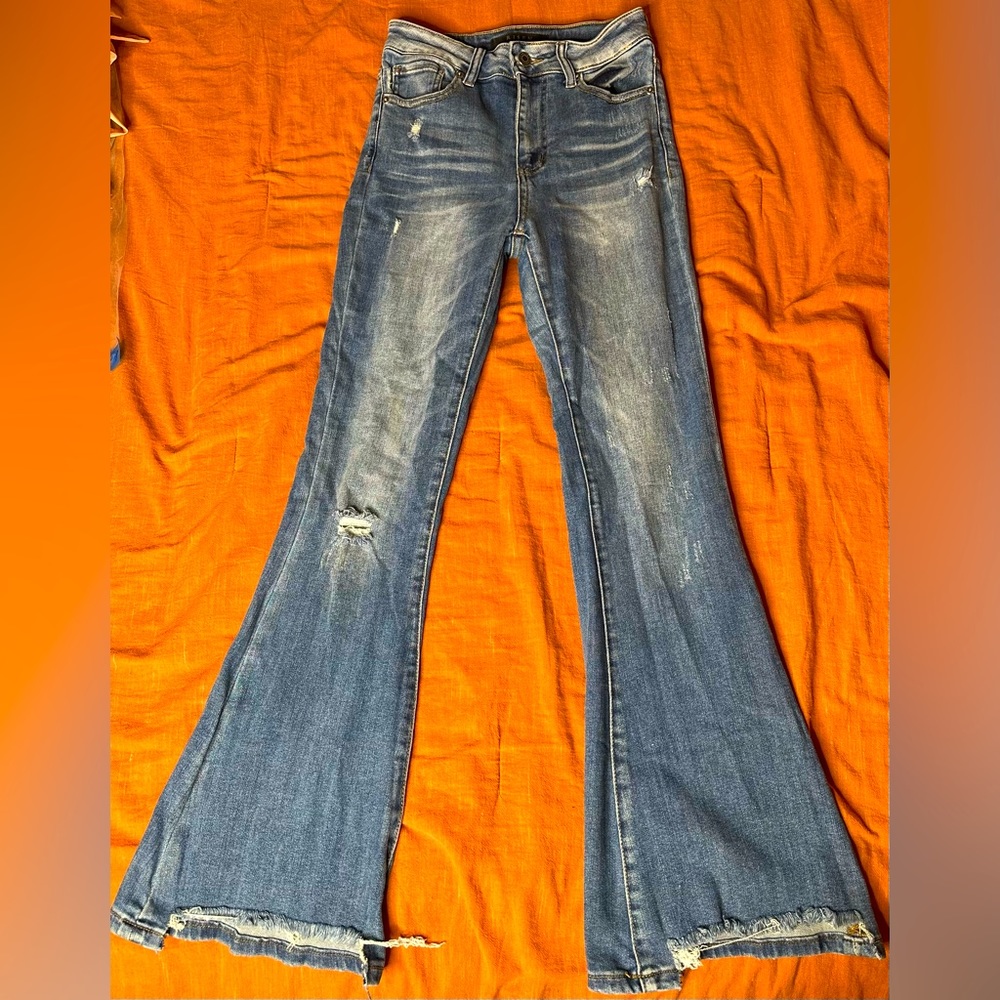 Risen Flare Jeans